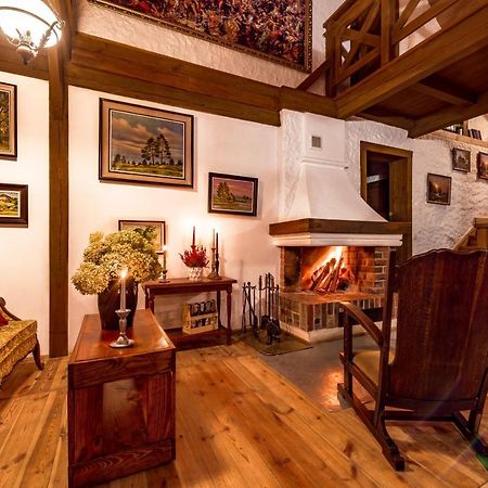 Dworek Wiktorowo Hotel Budki Petrykowskie Екстериор снимка